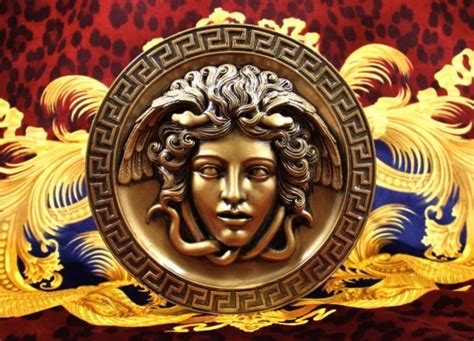 versace simbolo medusa|why does Versace use medusa.